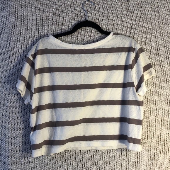 Flowy, Semi-Cropped Forever 21 Shirt - Picture 4 of 4